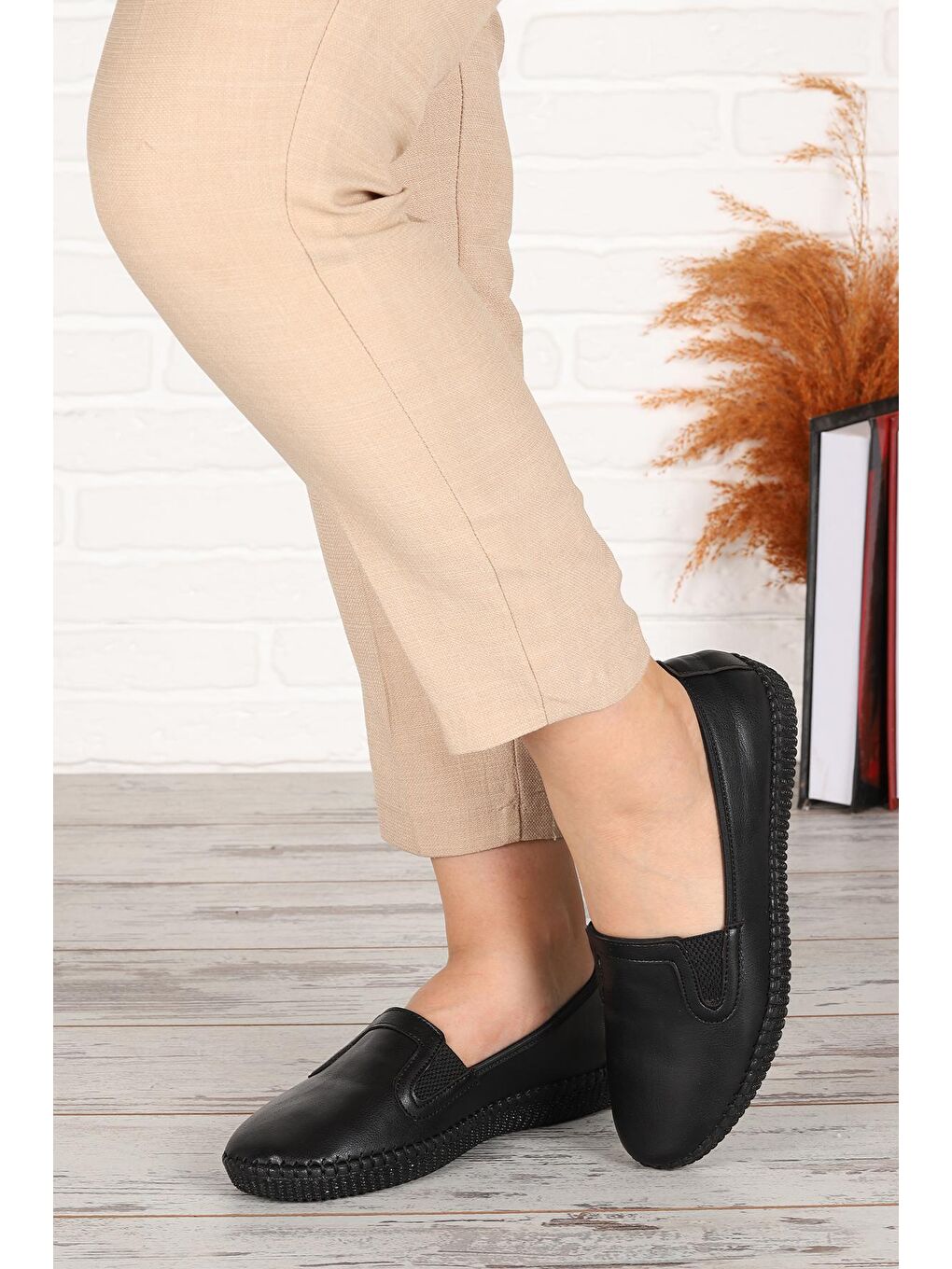 Siyah Cilt Günlük Rahat Taban Kadın Babet 1105-3501-1