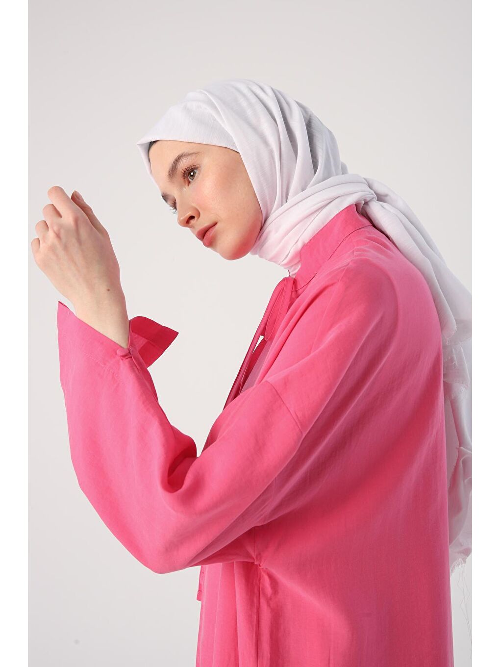 Fuşya Hakim Yaka Bağcıklı Yanları Yırtmaçlı Yazlık Ferace-4