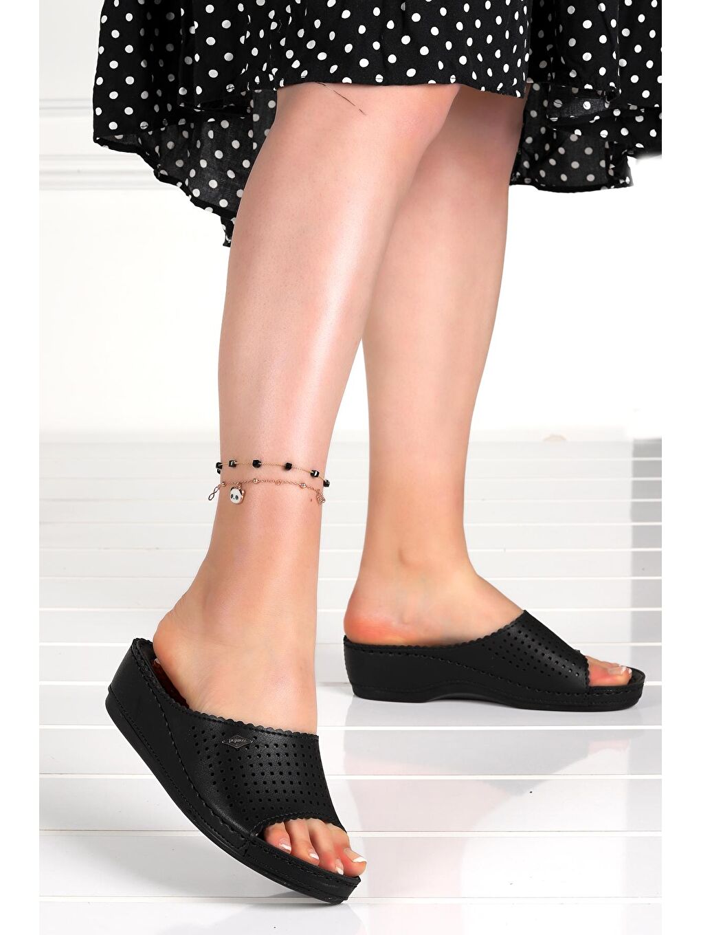 Siyah Günlük 4 Cm Topuklu Jelli Kadın Terlik Ary 09-067