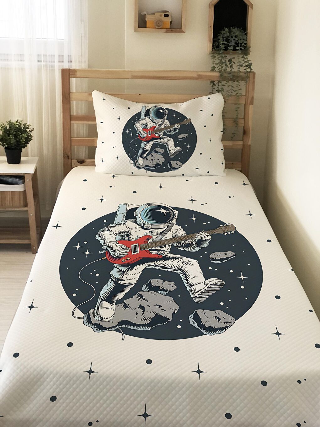 Karışık Gitar Desenli, Baskılı Tek Kişilik ve Çocuk Pike Takımı