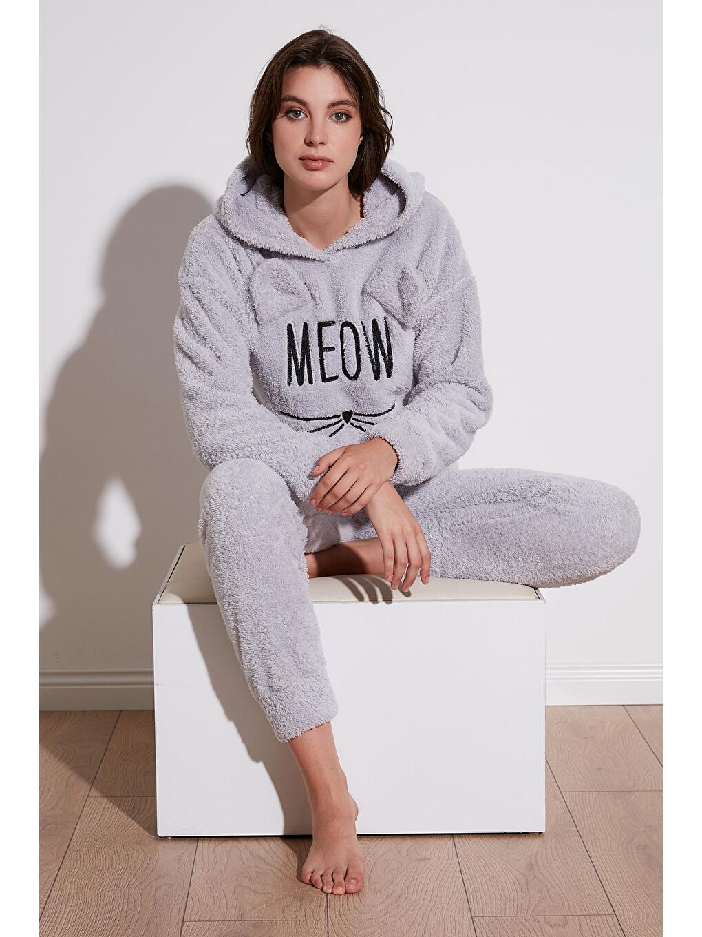 Gri Kapüşonlu Elastik Bantlı Peluş Pijama Takımı 6094130