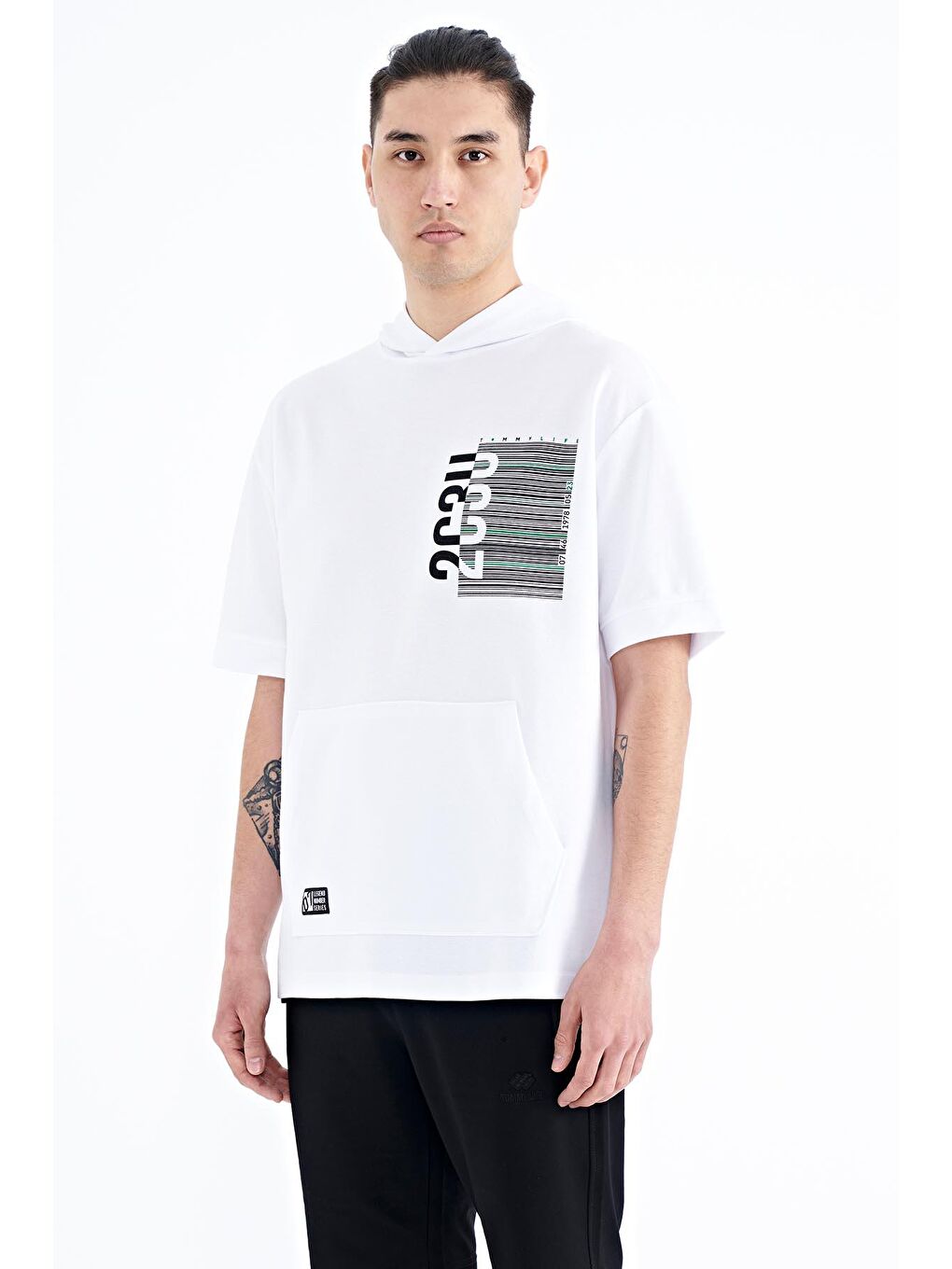 TOMMYLIFE Beyaz Kapüşonlu Baskılı Kanguru Cepli Oversize Erkek T-shirt - 88196 - 4