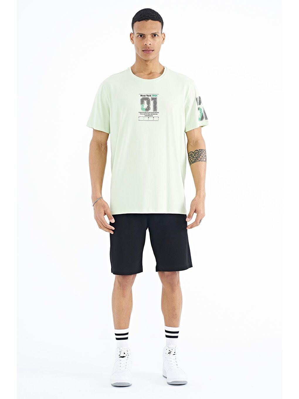 Açık Yeşil Ön ve Tek Kol Baskı Detaylı O Yaka Erkek Tişört - 88176-1