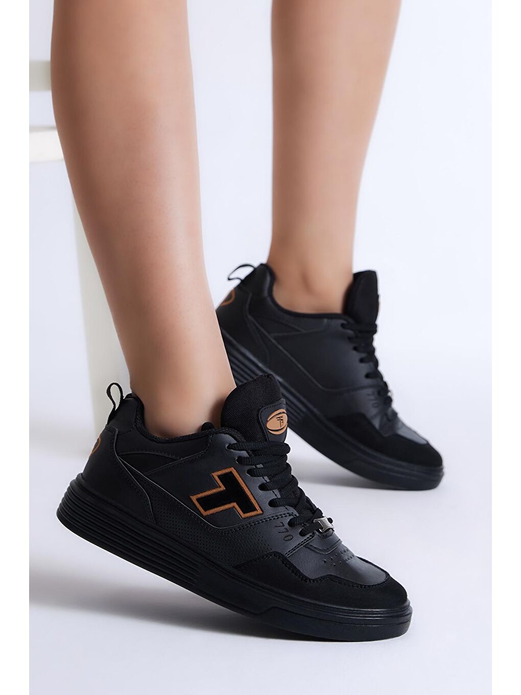 Unisex Siyah Krep Rahat Kalıp Poli Taban Bağcıklı Sneaker-1