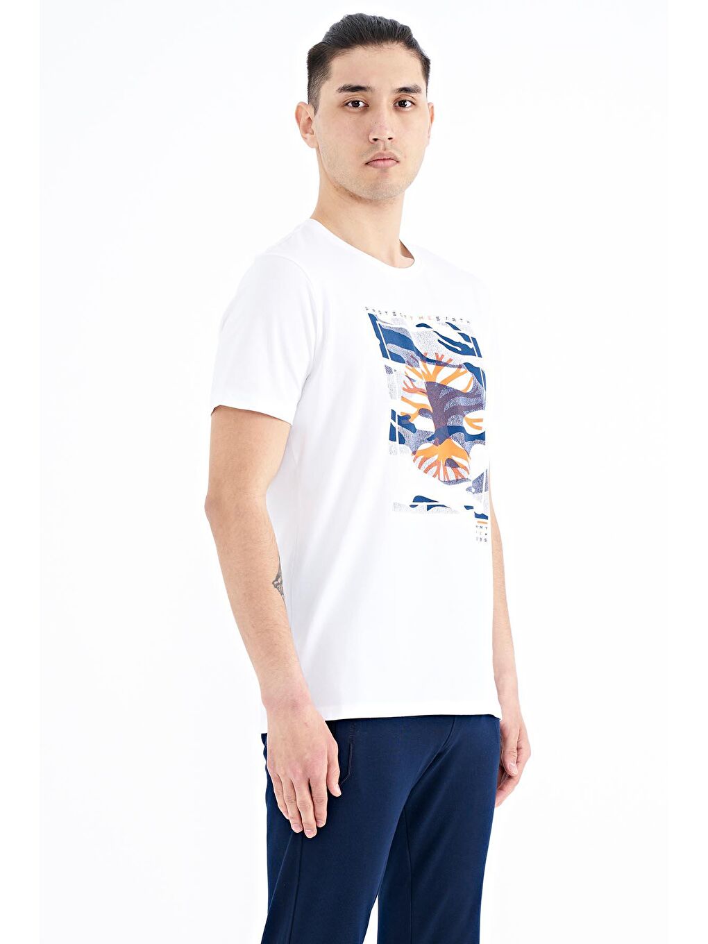 Beyaz Desen Baskılı O Yaka Standart Kalıp Erkek Tişört - 88232-3