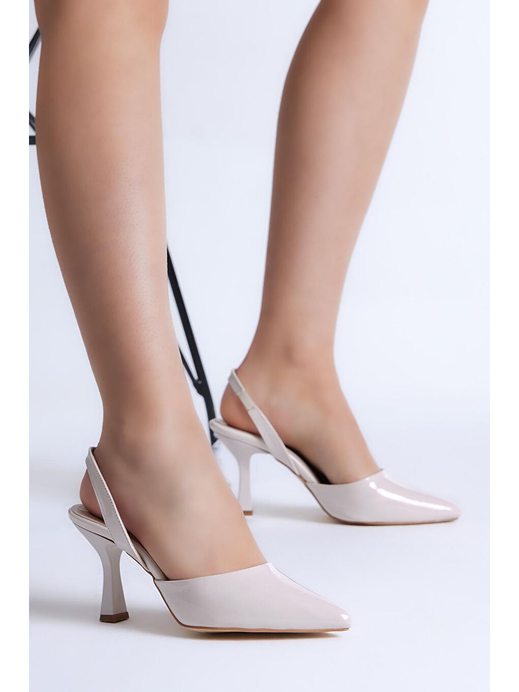 Kadın Bej Rugan Gecce Serisi Sivri Burunlu Topuklu Ayakkabı-1