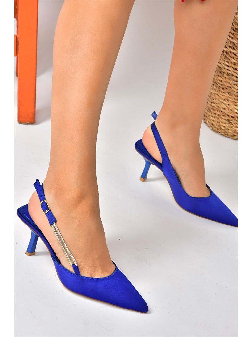 Saks Mavi Saten Kumaş Taş Detaylı Topuklu Abiye Ayakkabı P820060904