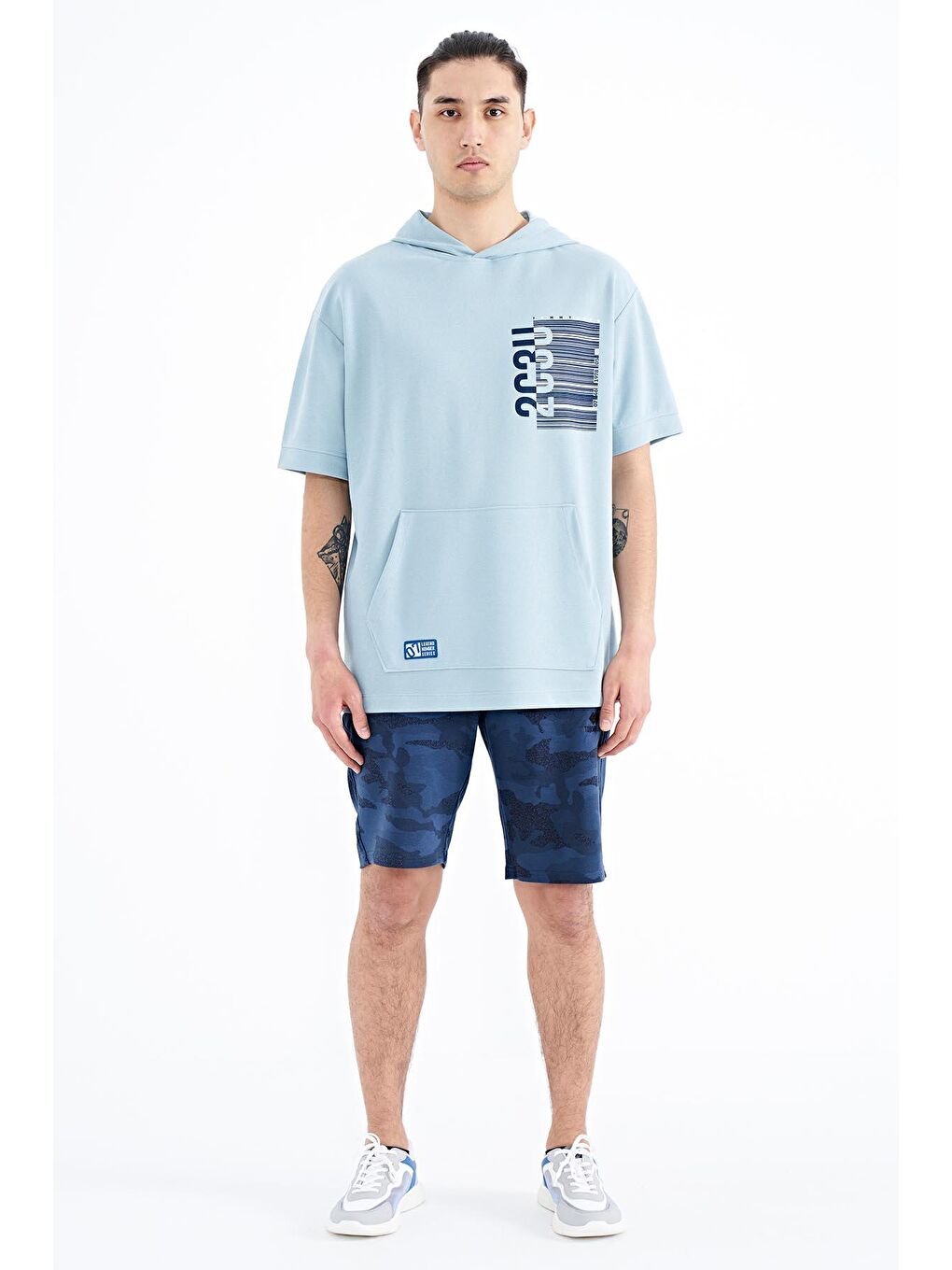 TOMMYLIFE Açık Mavi Kapüşonlu Baskılı Kanguru Cepli Oversize Erkek T-shirt - 88196 - 3