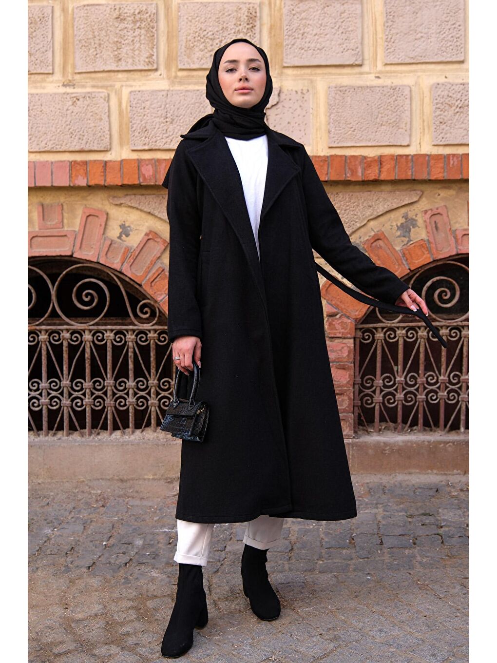 Bel Bağlamalı Çift Cepli Kaban Siyah