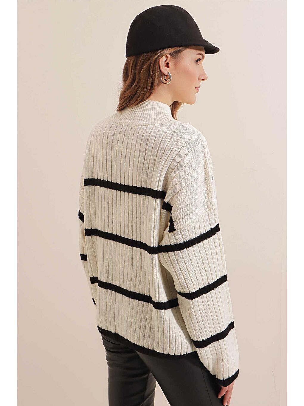Kadın Beyaz Yarım Balıkçı Yaka Çizgili Triko Kazak-3