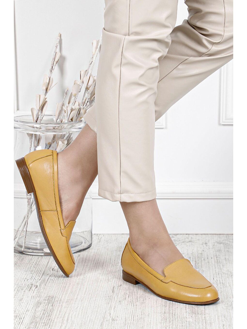 Sarı Hakiki Deri Yuvarlak Burun Düz Taban Kadın Babet 24158