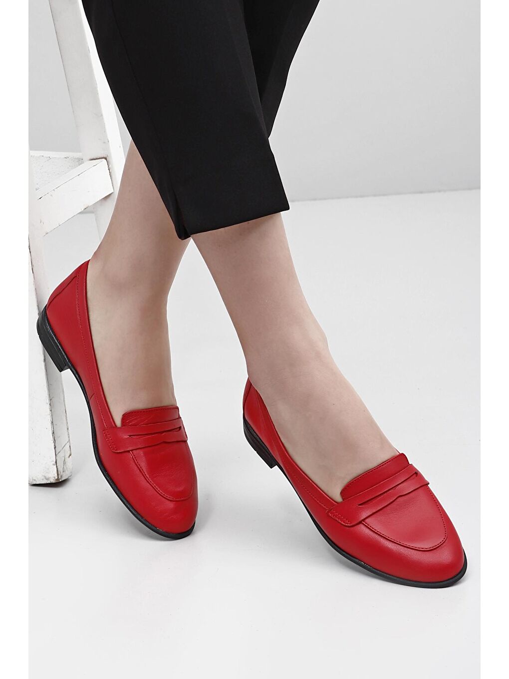 Kırmızı Hakiki Deri Yuvarlak Burun Düz Taban Loafer Kadın Babet 24161-1
