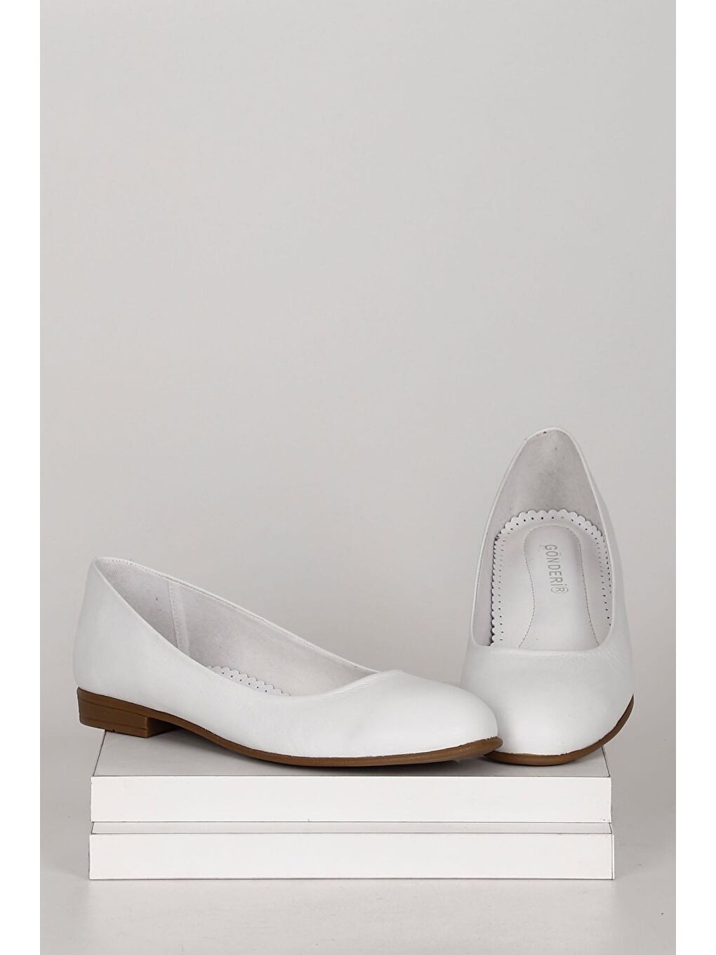 Beyaz Hakiki Deri Yuvarlak Burun Düz Taban Kadın Babet 24164-1