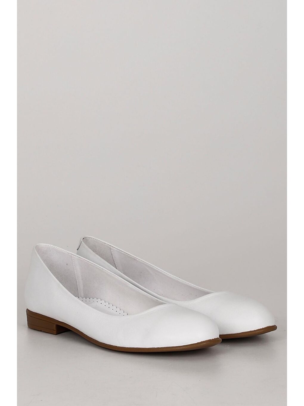 Beyaz Hakiki Deri Yuvarlak Burun Düz Taban Kadın Babet 24164-4