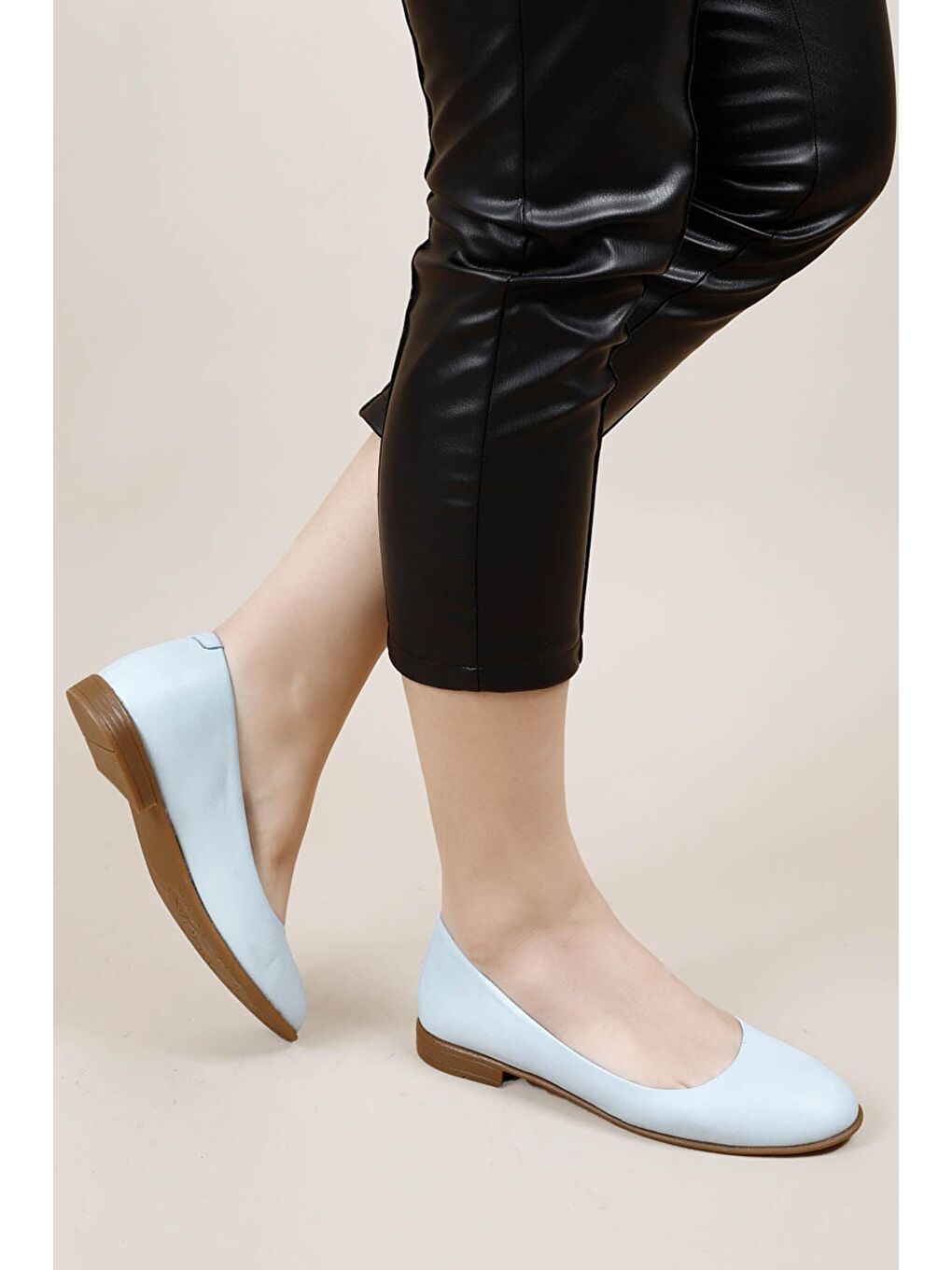 Mavi Hakiki Deri Yuvarlak Burun Düz Taban Kadın Babet 24164