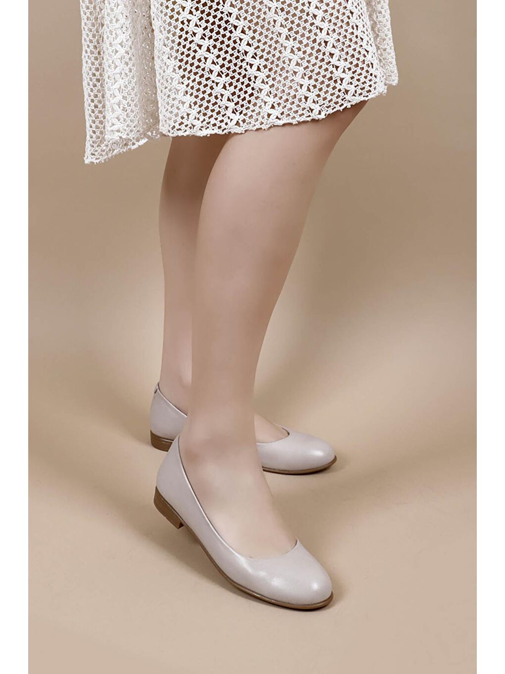 Bej Hakiki Deri Yuvarlak Burun Düz Taban Kadın Babet 24164