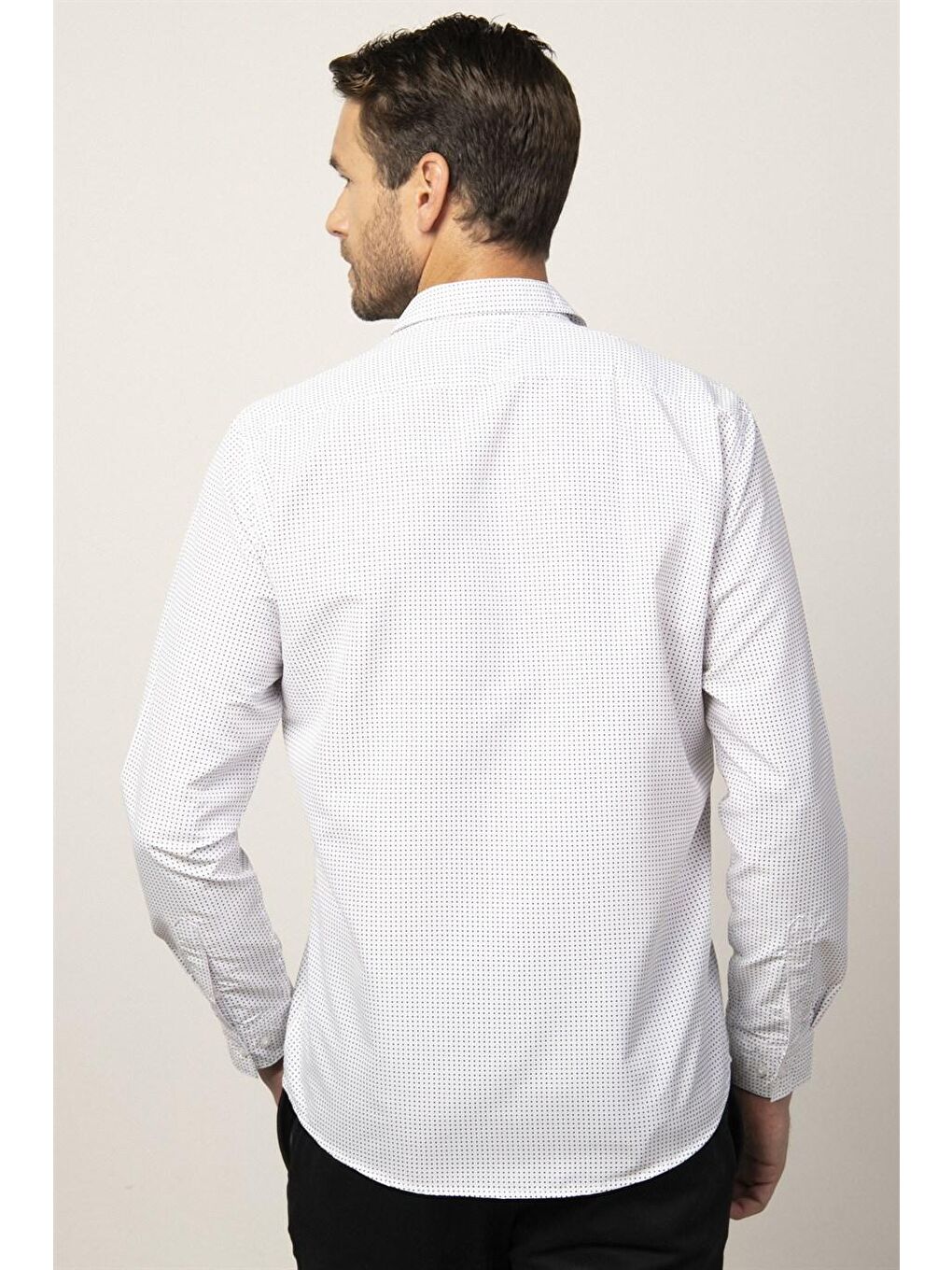 Beyaz Klasik Fit Uzun Kol Tek Cepli Yaka İçi Biyeli Baskılı Erkek Gömlek-3