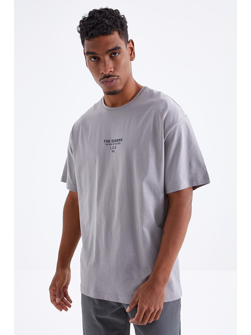 TOMMYLIFE Gri Sırt Baskılı O Yaka Erkek Oversize T-shirt - 88091 - 1