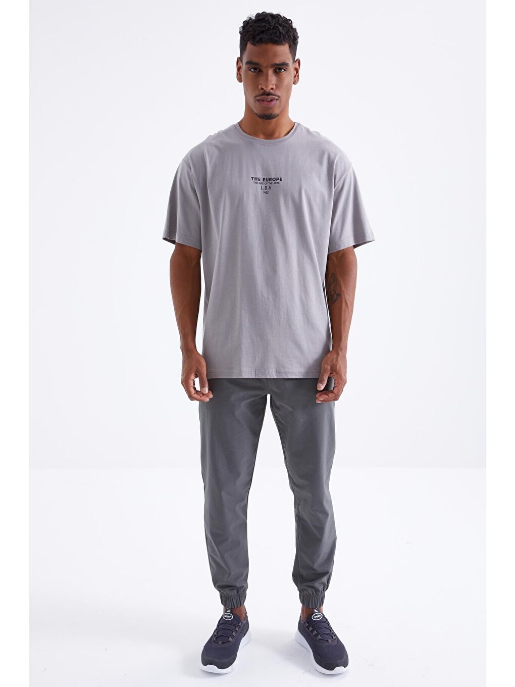 TOMMYLIFE Gri Sırt Baskılı O Yaka Erkek Oversize T-shirt - 88091 - 2