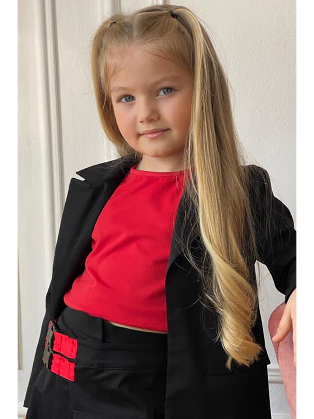 Kız Çocuk Sıfır Kol Bluzlu ve Çift Kemer Detaylı Kırmızı Etekli Takım-2