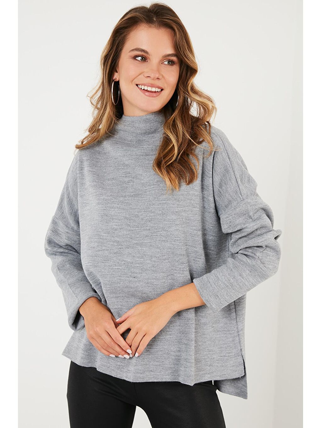 Gri Arkası Uzun Dik Yaka İnce Triko Kazak 4615002-1