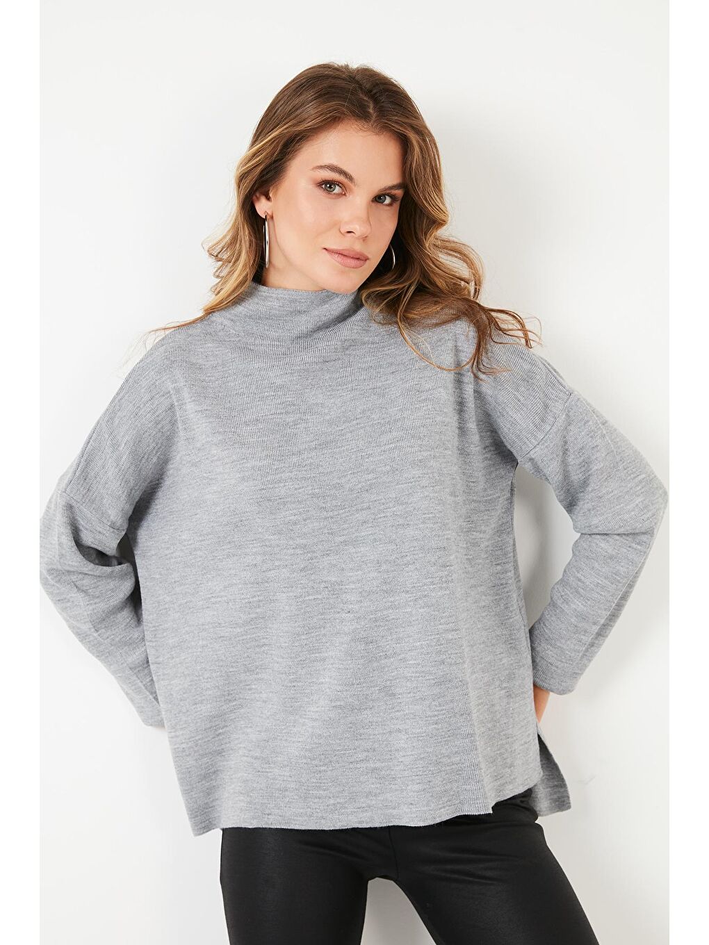 Gri Arkası Uzun Dik Yaka İnce Triko Kazak 4615002-3