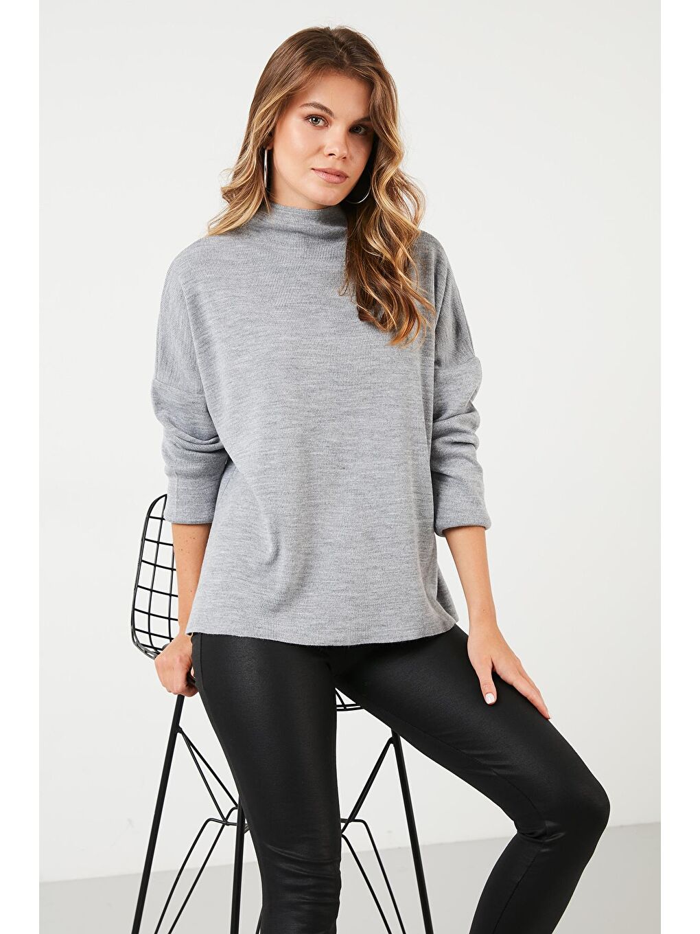 Gri Arkası Uzun Dik Yaka İnce Triko Kazak 4615002-4