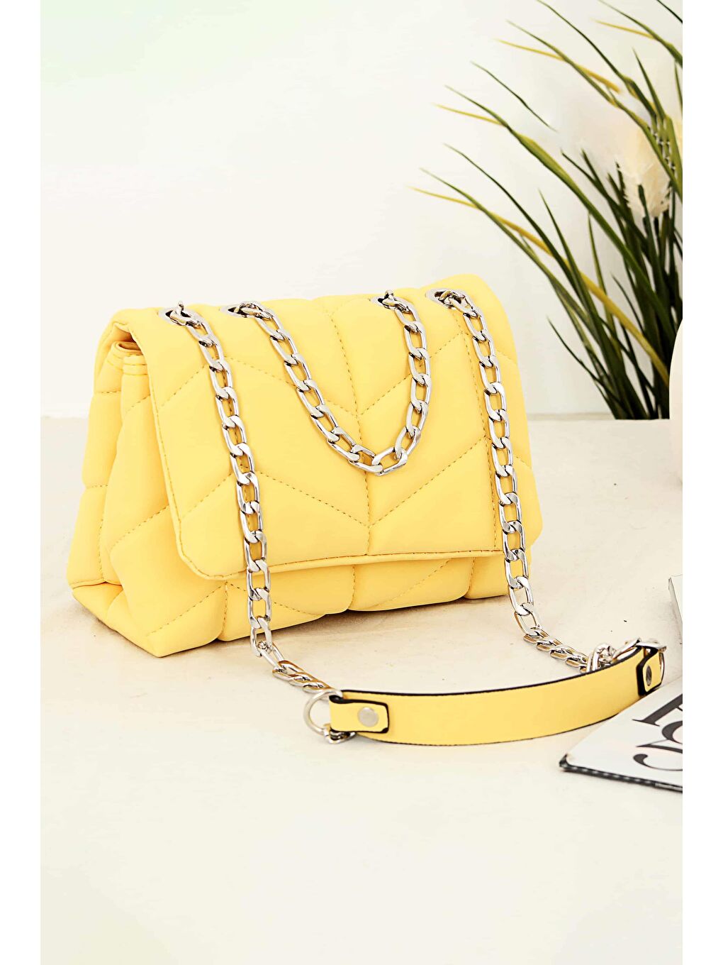 Sarı Santos Saten Zincir Askılı Kadın Omuz Çantası BP-4742O