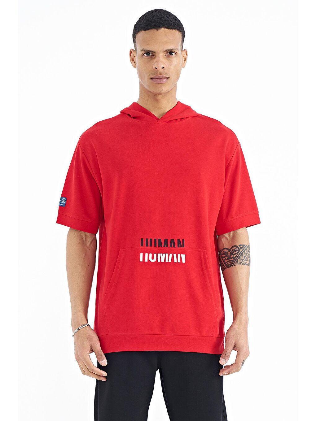 TOMMYLIFE Kırmızı Kanguru Cepli Yazı Nakışlı Kapüşonlu Erkek T-Shirt - 88195