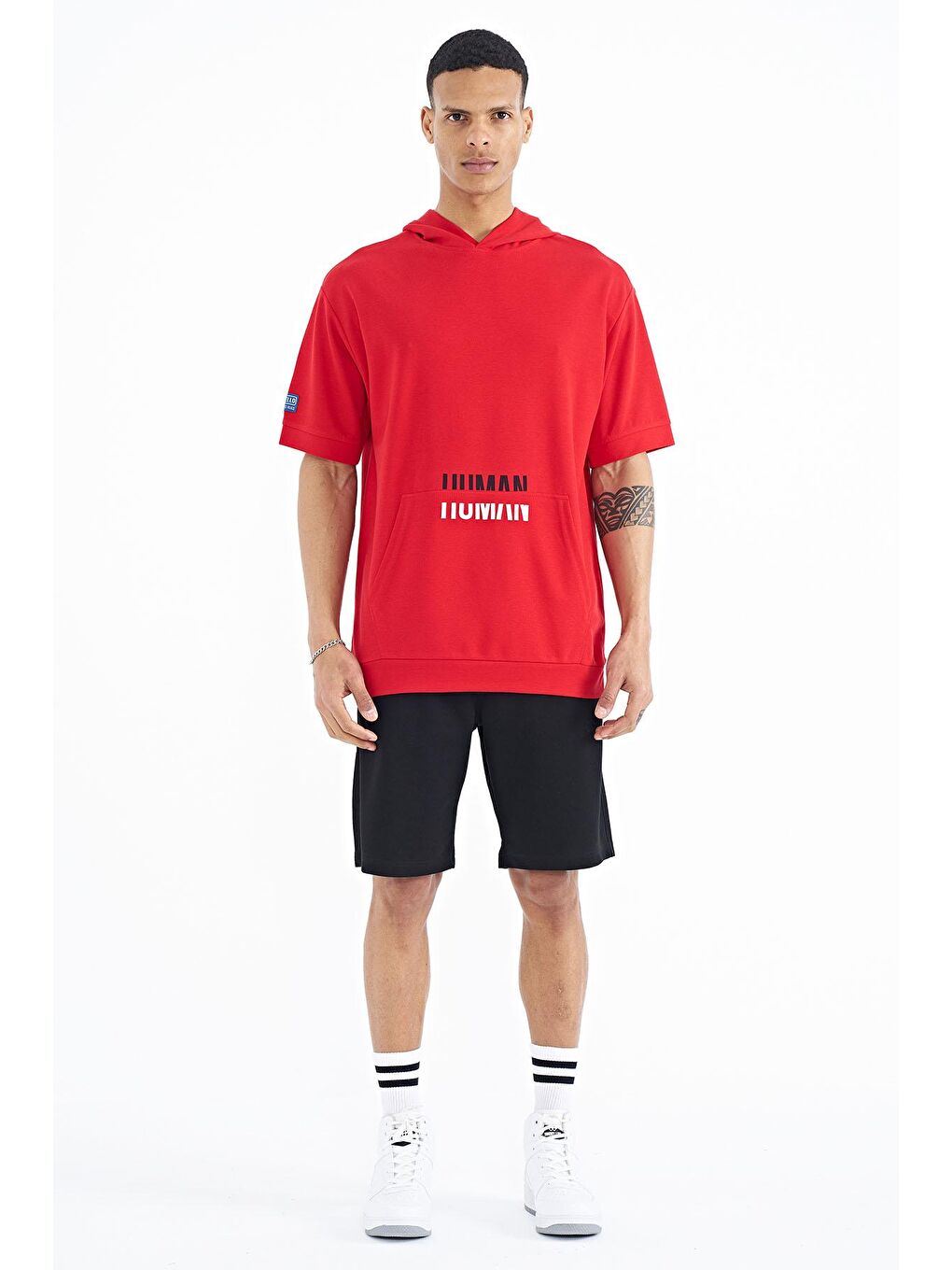 TOMMYLIFE Kırmızı Kanguru Cepli Yazı Nakışlı Kapüşonlu Erkek T-Shirt - 88195 - 1