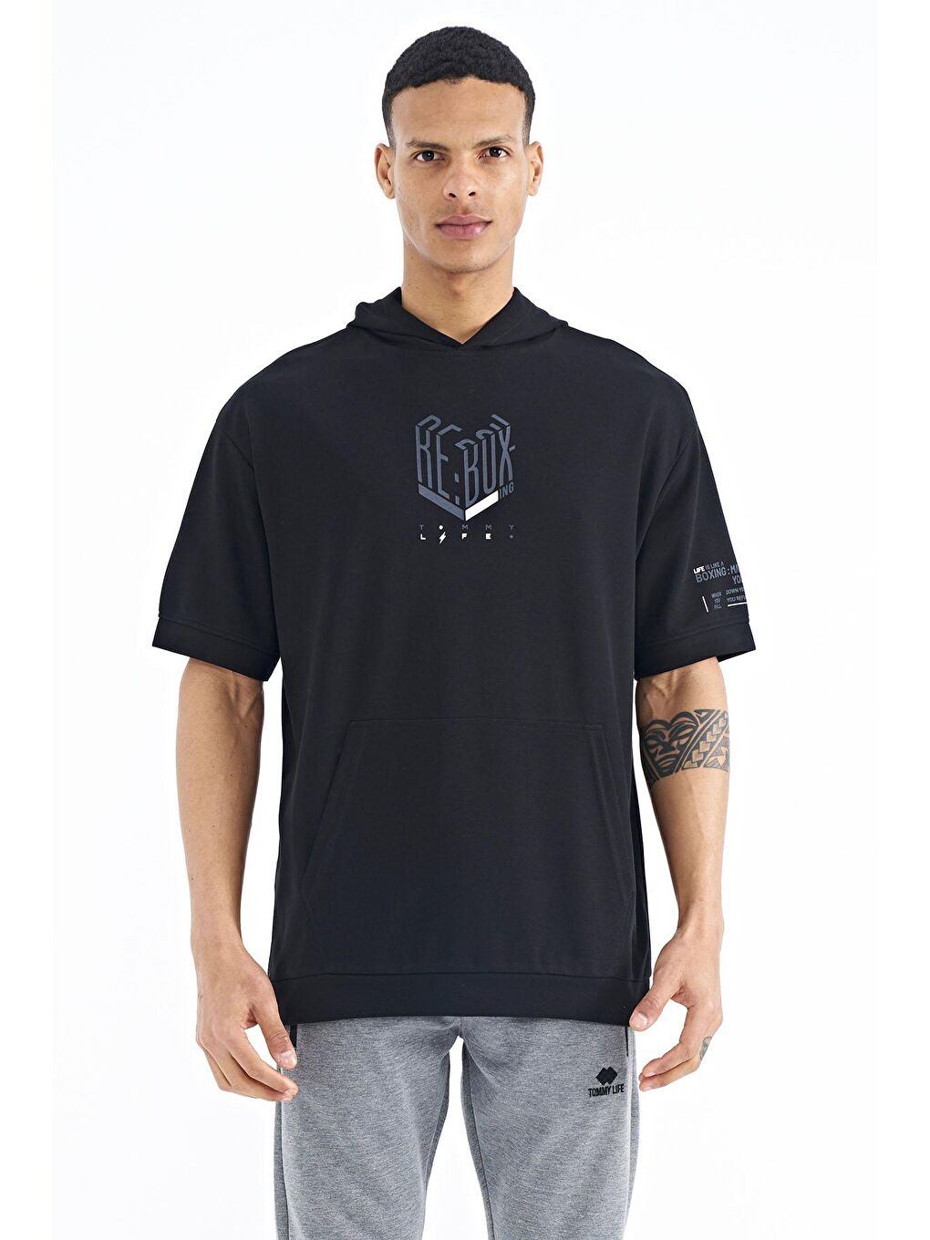 Siyah Kol ve Ön Baskılı Kapüşonlu Oversize Erkek Tişört - 88194