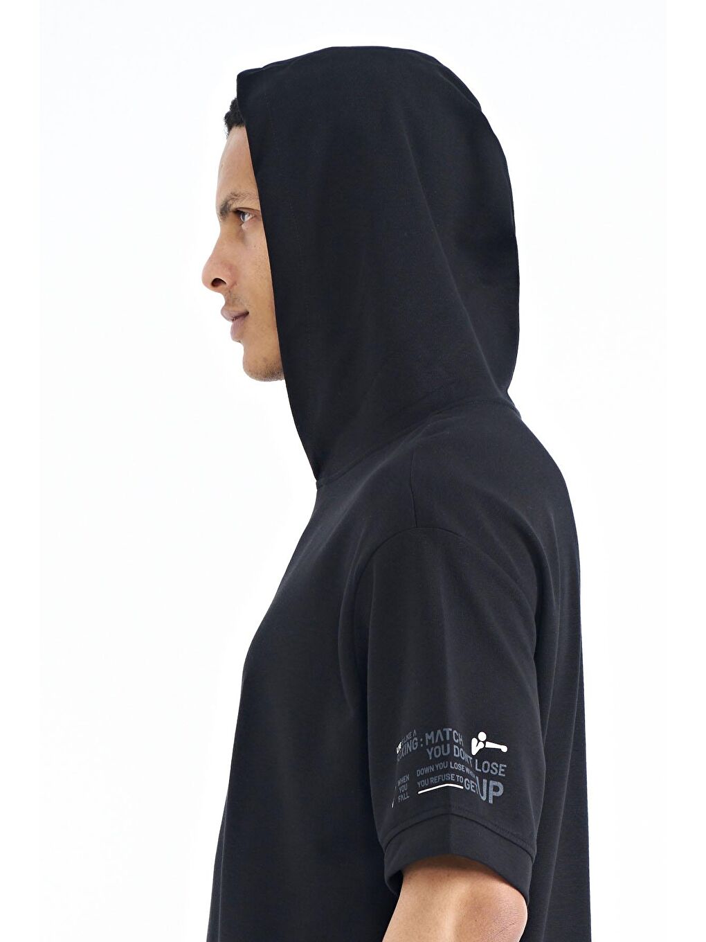 Siyah Kol ve Ön Baskılı Kapüşonlu Oversize Erkek Tişört - 88194-3