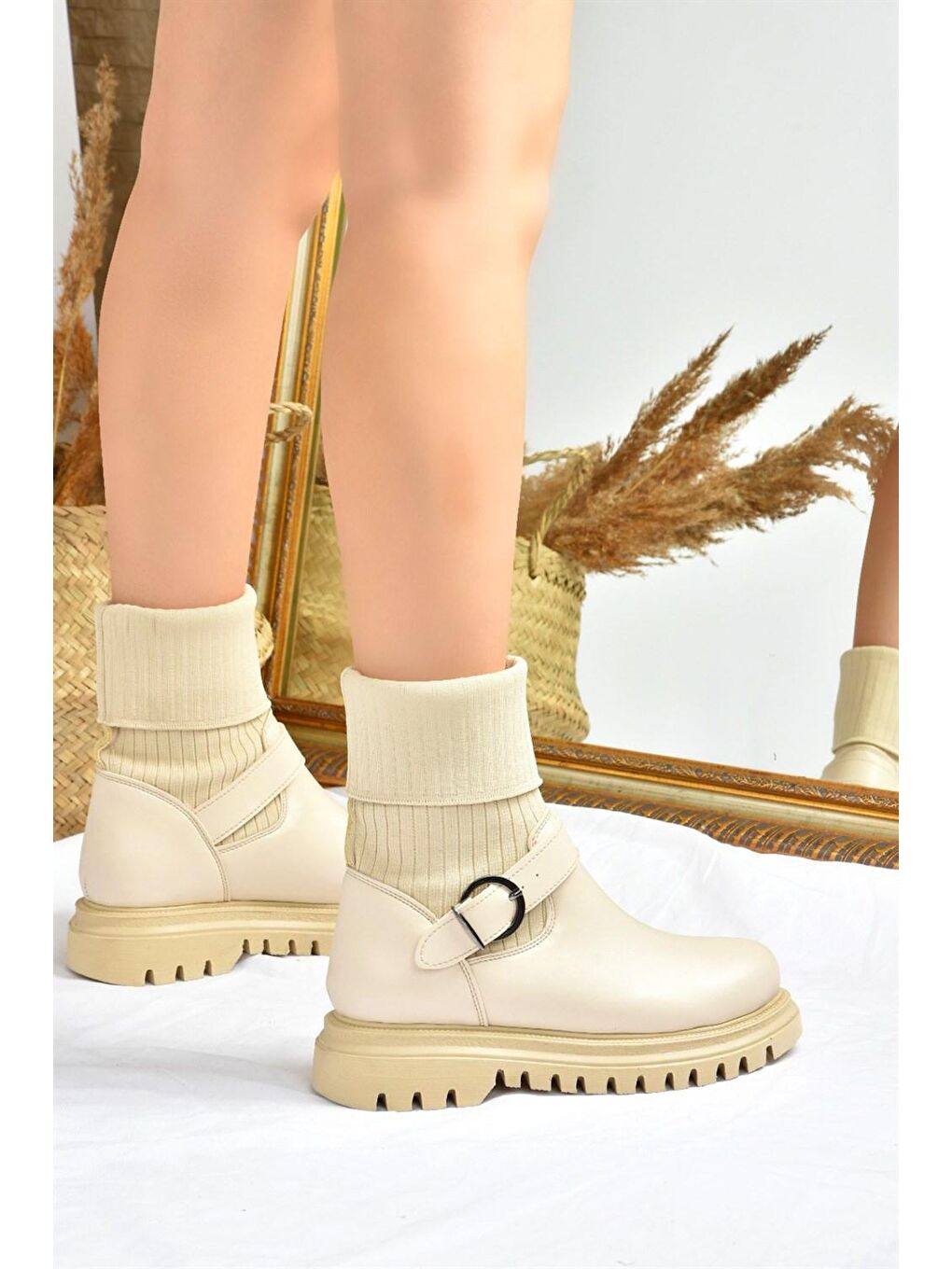 L5240217 Bej Kadın Bot-1