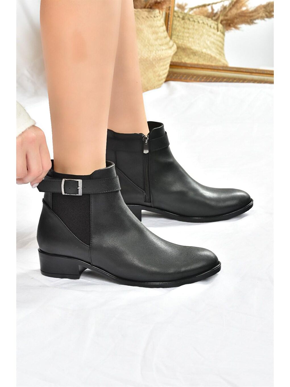 L2527045 Siyah Kadın Bot