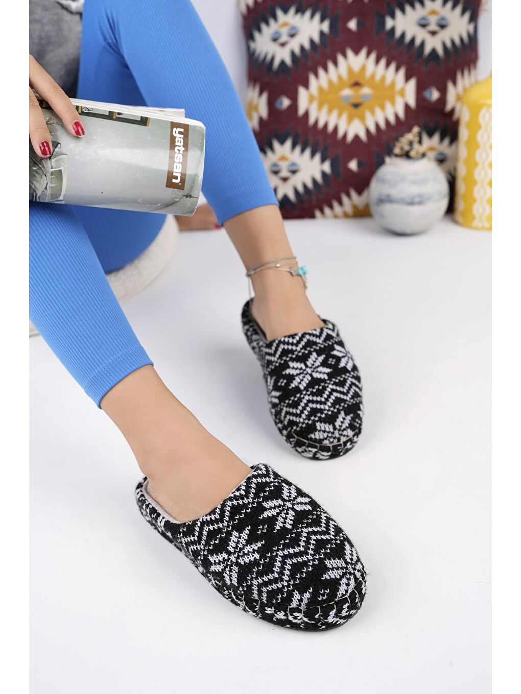 Siyah Muggo Brice Kadın Yünlü Pofuduk Ev Terliği-2