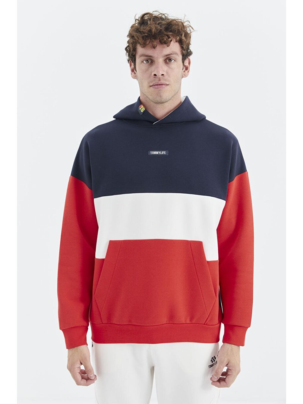 TOMMYLIFE Kırmızı Fiesta Kapüşonlu Renk Bloklu Rahat Kalıp Erkek Sweatshirt - 88295