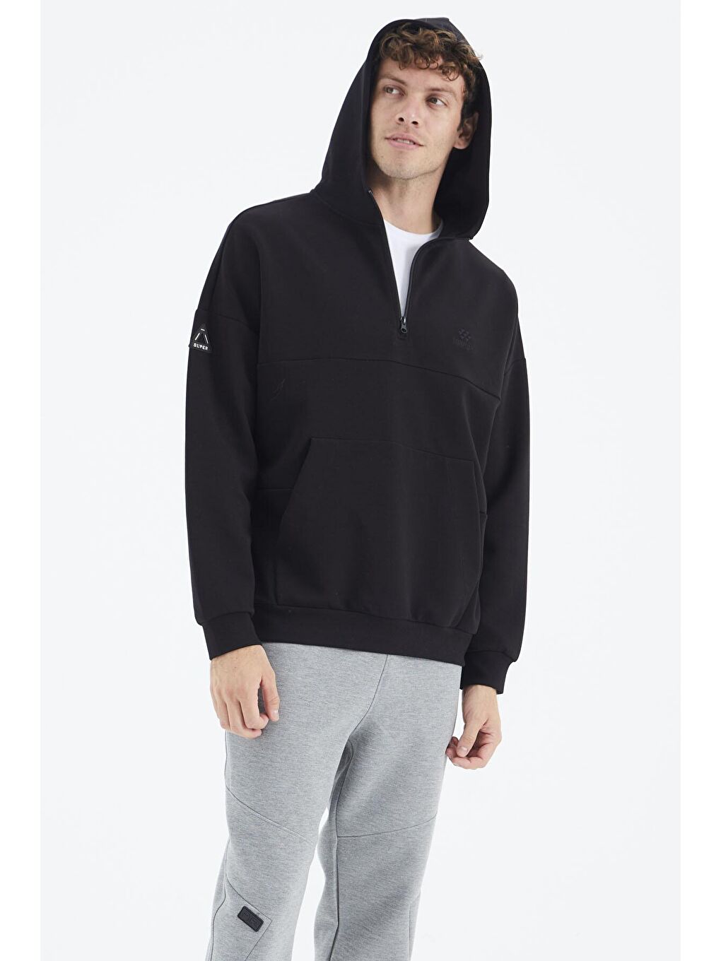 TOMMYLIFE Siyah Kapüşonlu Yarım Fermuarlı Cep Detaylı Rahat Kalıp Erkek Sweatshirt - 88294 - 2