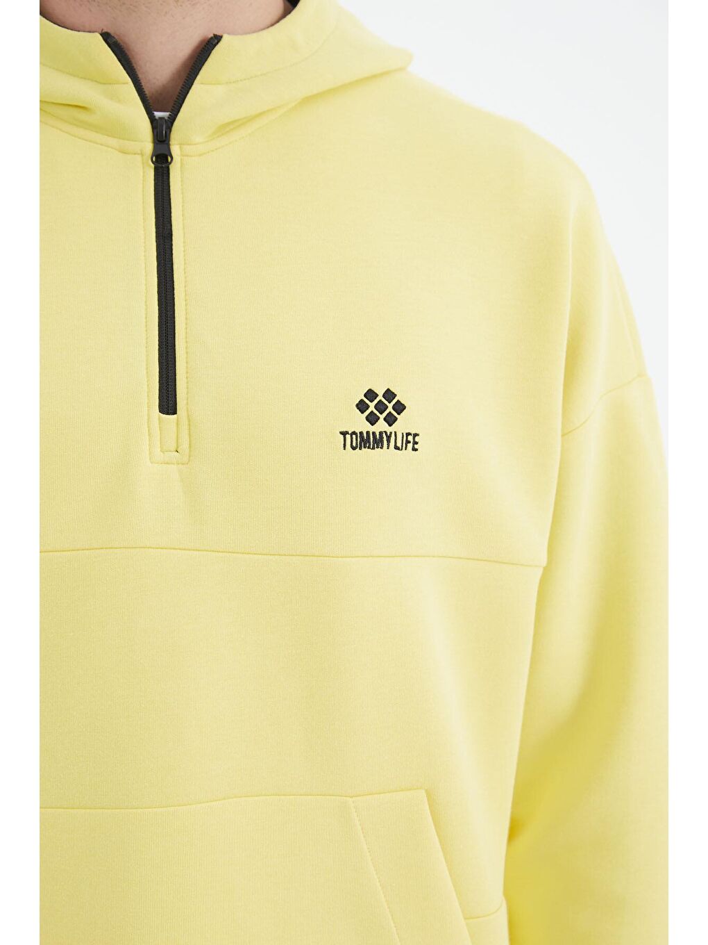 TOMMYLIFE Sarı Kapüşonlu Yarım Fermuarlı Cep Detaylı Rahat Kalıp Erkek Sweatshirt - 88294 - 3