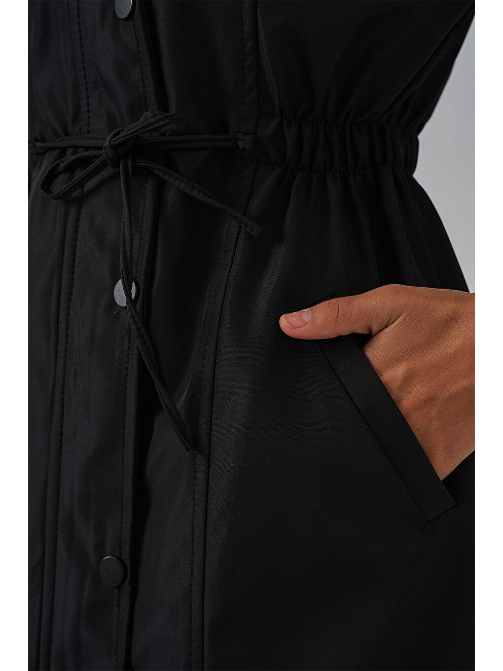 10322 Beli Büzgülü Trençkot - Siyah-4