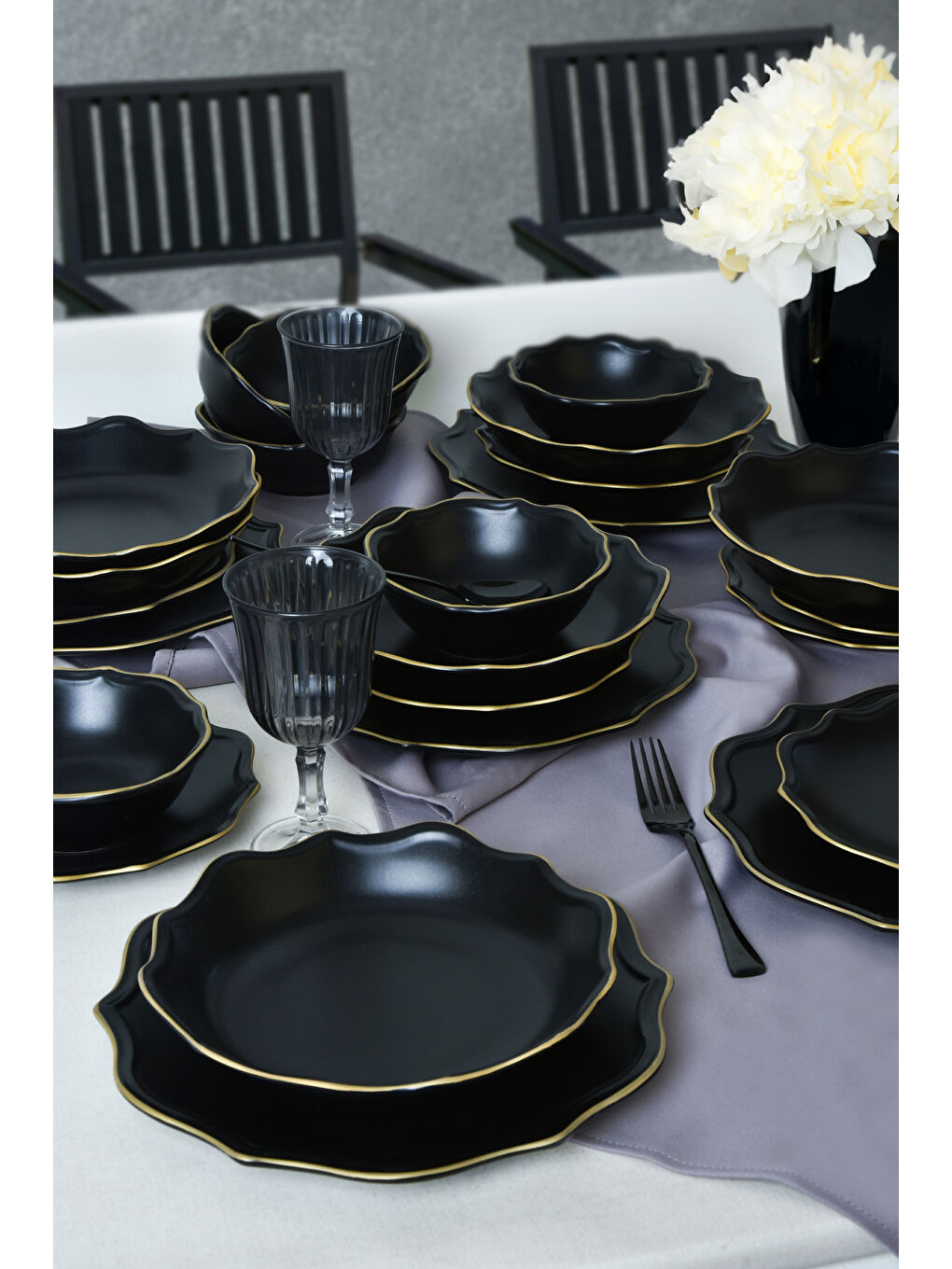 Mat Siyah Gold File Romeo Yemek Takımı 24 Parça 6 Kişilik