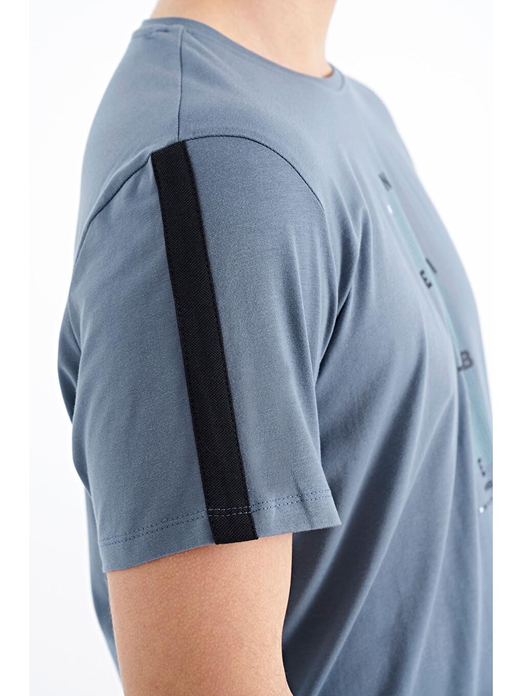 Petrol Kol Şerit Detaylı O Yaka Standart Kalıp Erkek Tişört - 88234-3