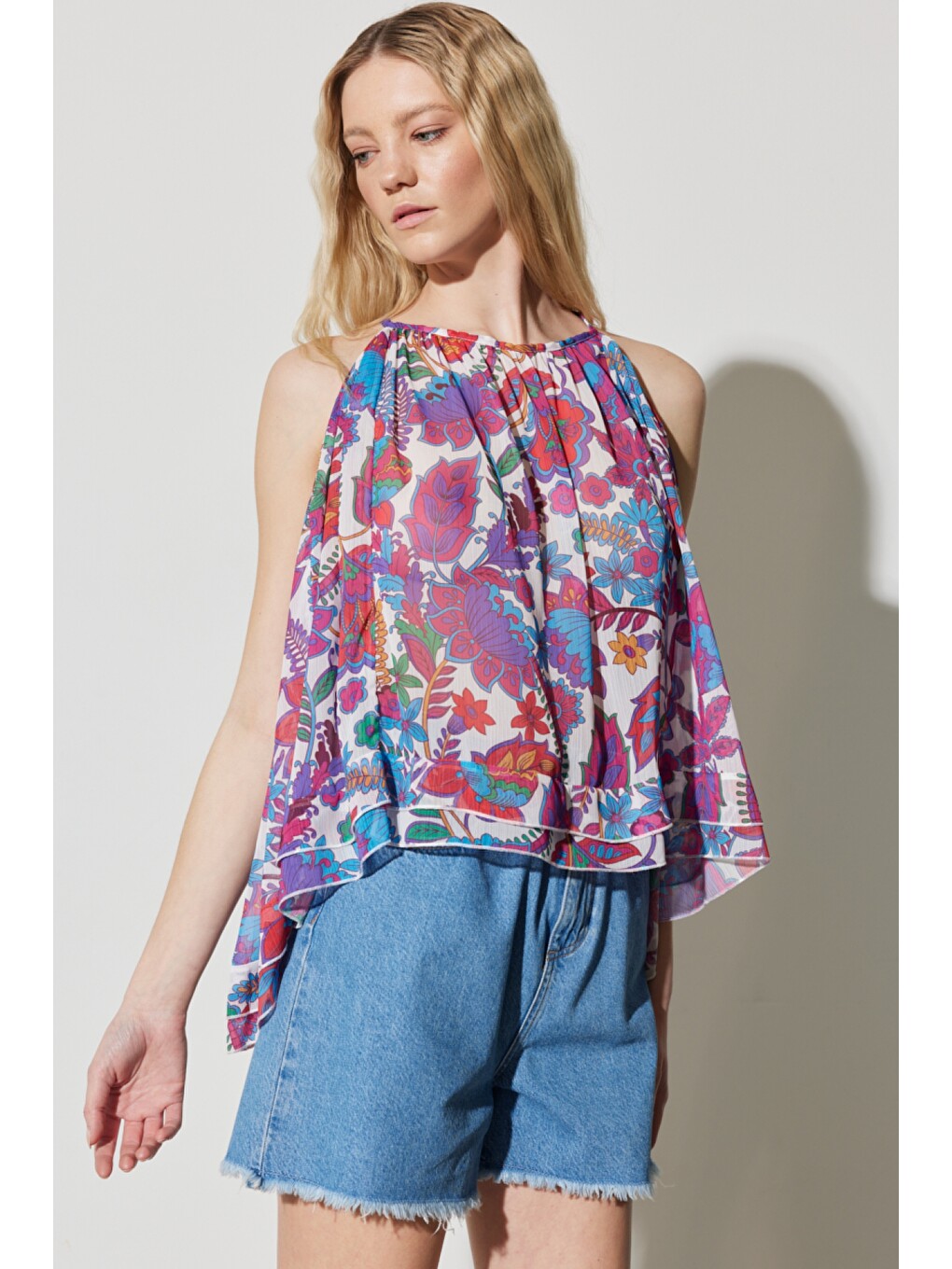 Karışık Regular Fit Bisiklet Yaka Kolsuz Desenli Kloş Bluz-3