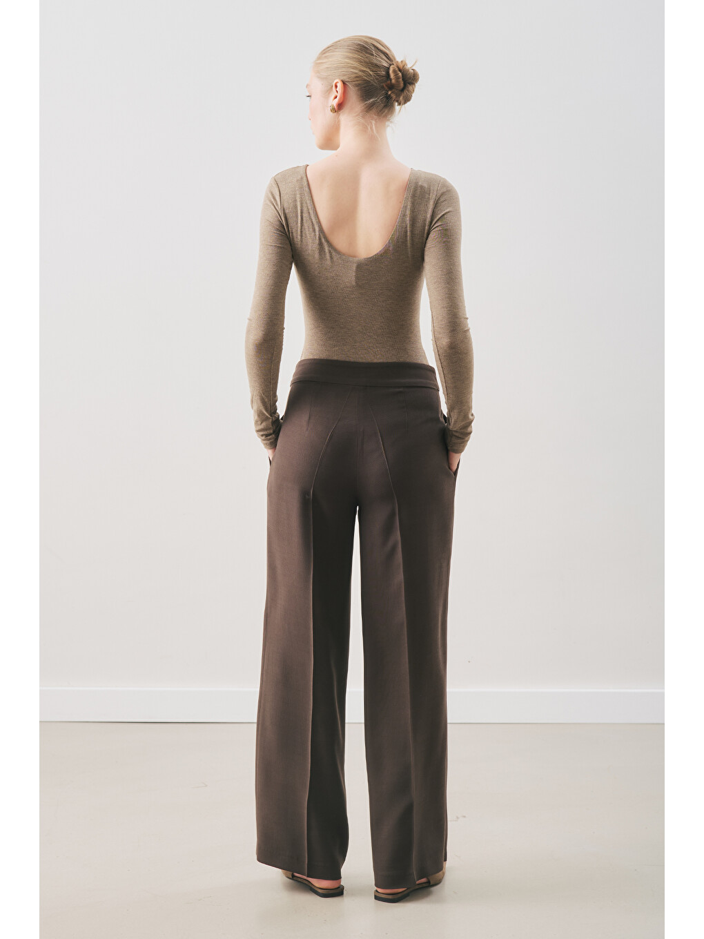 Kahverengi Dökümlü Lyocell Pileli Pantolon Acı Kahve-4