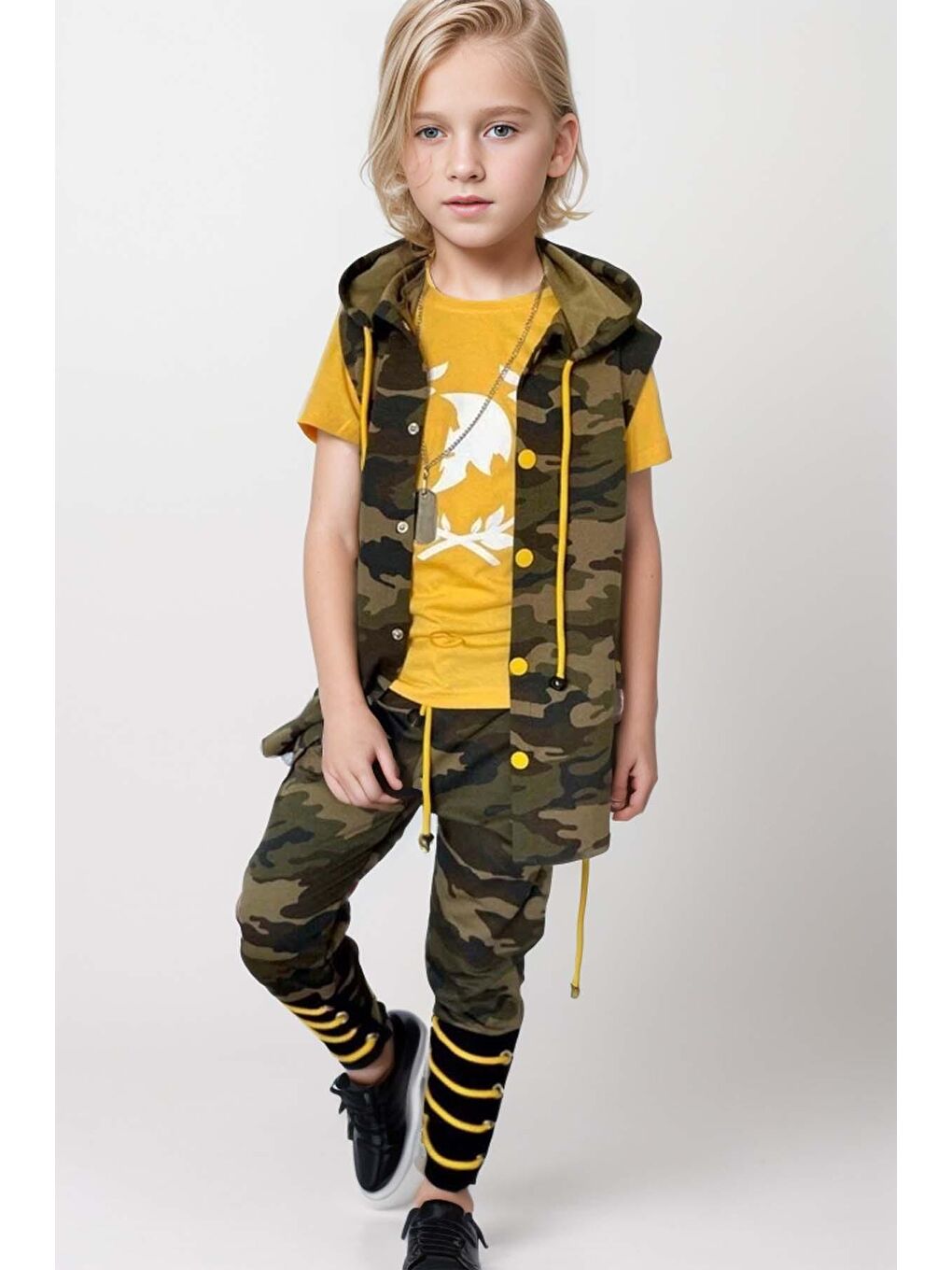 Erkek Çocuk Kamuflaj Desenli Yelek ve Dijital Baskılı Sarı Eşofman Takım