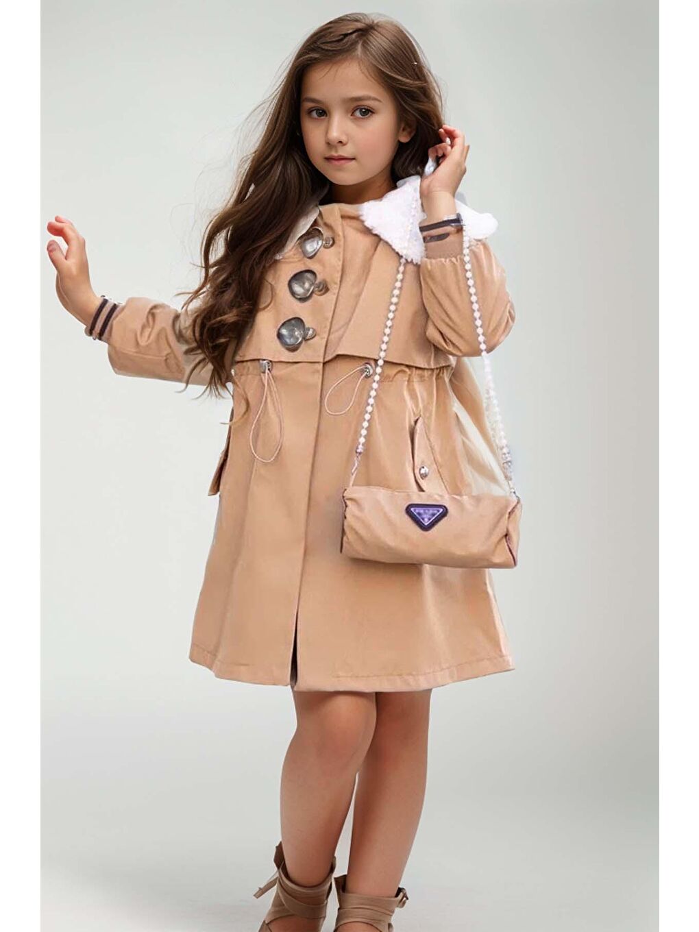 Kız Çocuk Yakası ve İçi Kürklü Kahverengi Mont