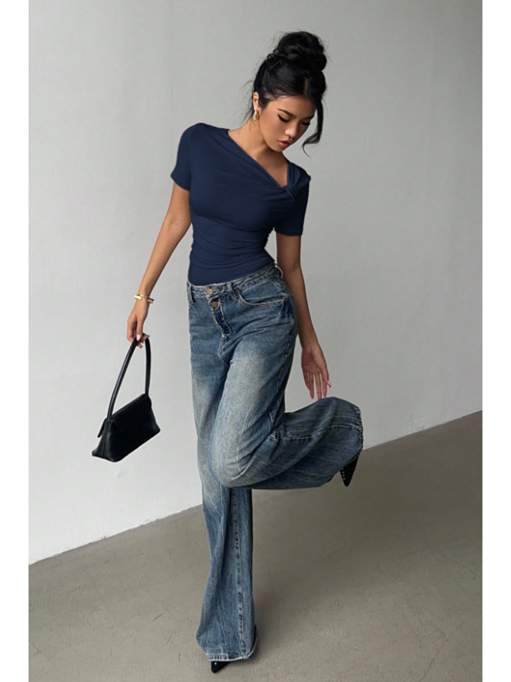 Kadın Lacivert Çapraz Yaka Kısa Kollu Slim Fit Bluz-2