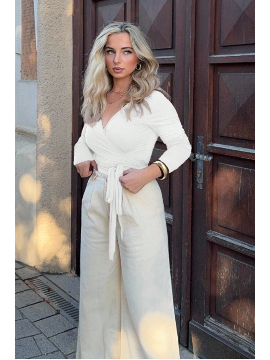 Kadın Beyaz Kruvaze Yaka Uzun Kollu Bağlamalı Slim Fit Bluz-1