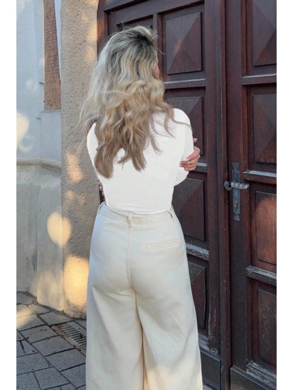 Kadın Beyaz Kruvaze Yaka Uzun Kollu Bağlamalı Slim Fit Bluz-3