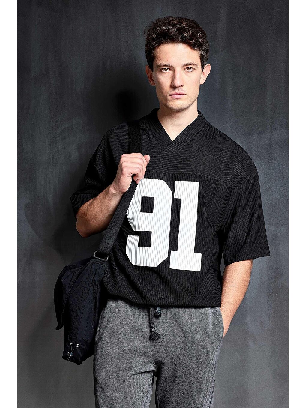 Erkek Oversize Baskılı V Yaka Forma T-Shirt Siyah-3