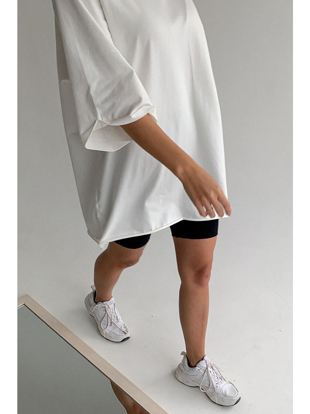 Beyaz Oversize Basic Kadın Tişört-1